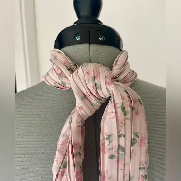 Wayf Floral Halter Top, accordion pleats, tie around neck,pink camellias, S, EUC - Picture 11 of 11